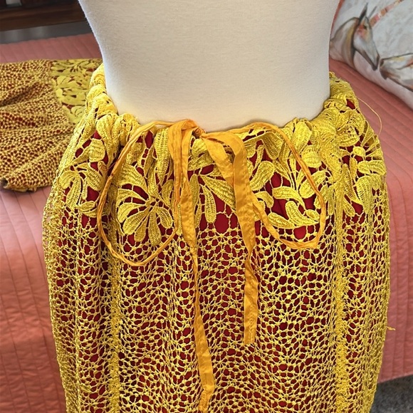 Vibrant African Ankara Style Lace Top & Skirt Set approximate size XL-XXL - Picture 11 of 17